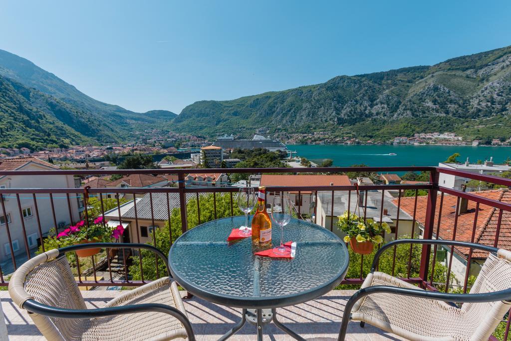 Apartments Feniks Kotor Buitenkant foto